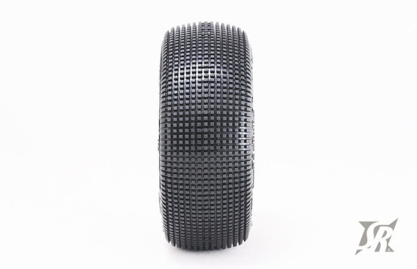 Комплект клееных колес багги 1/8 Sweep Super Carbides Blue (Medium) на белых дисках — изображение 2
